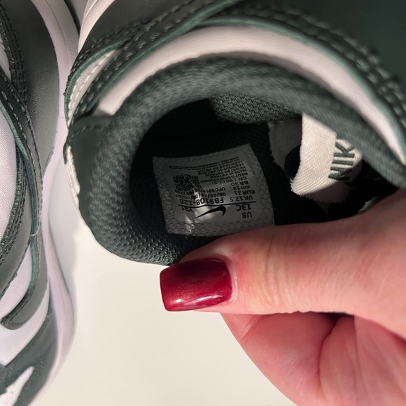 Nike Kids Dunks Low Hunter Green & White - Picture 5 of 5
